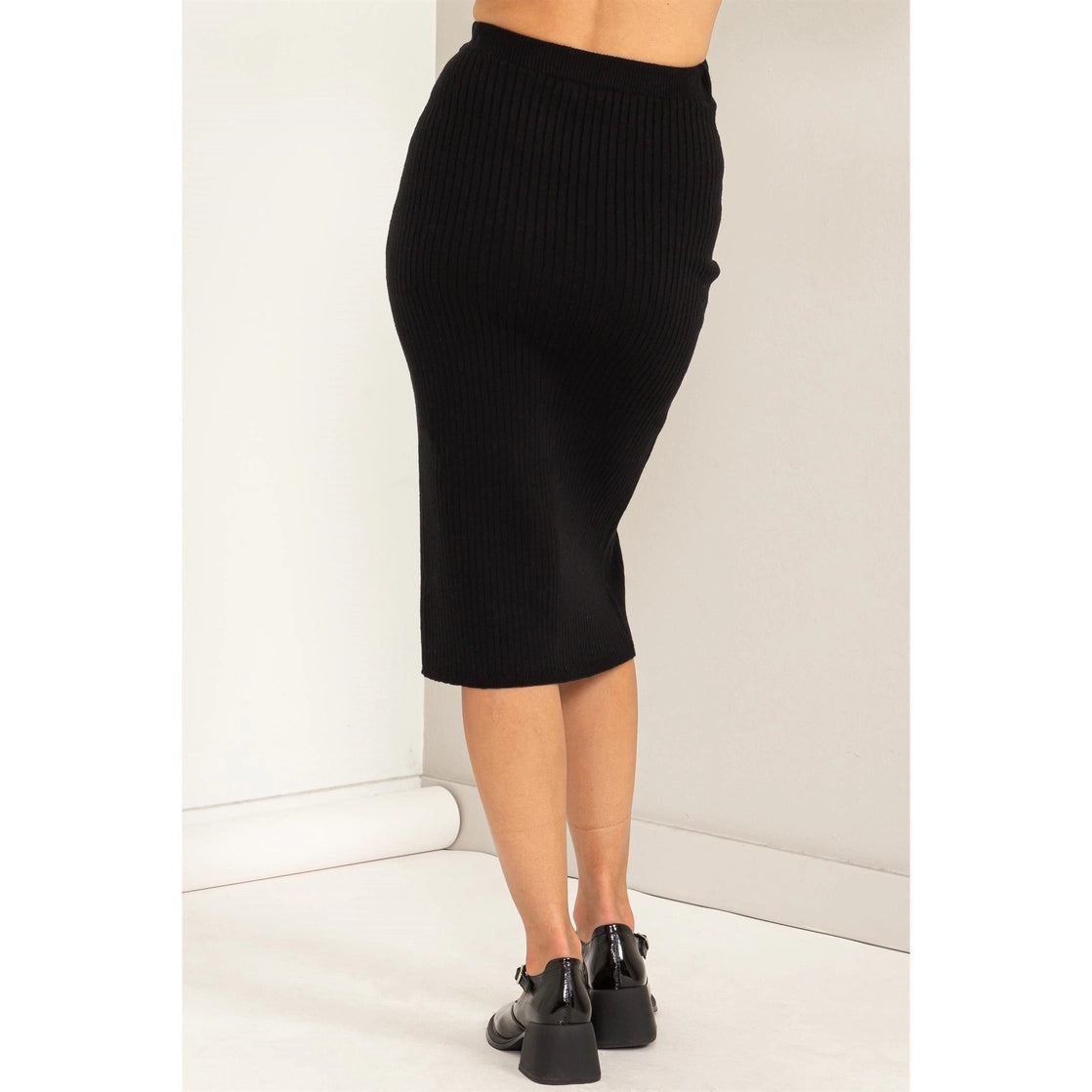 Lovely Embrace Kin Pencil Skirt in Black