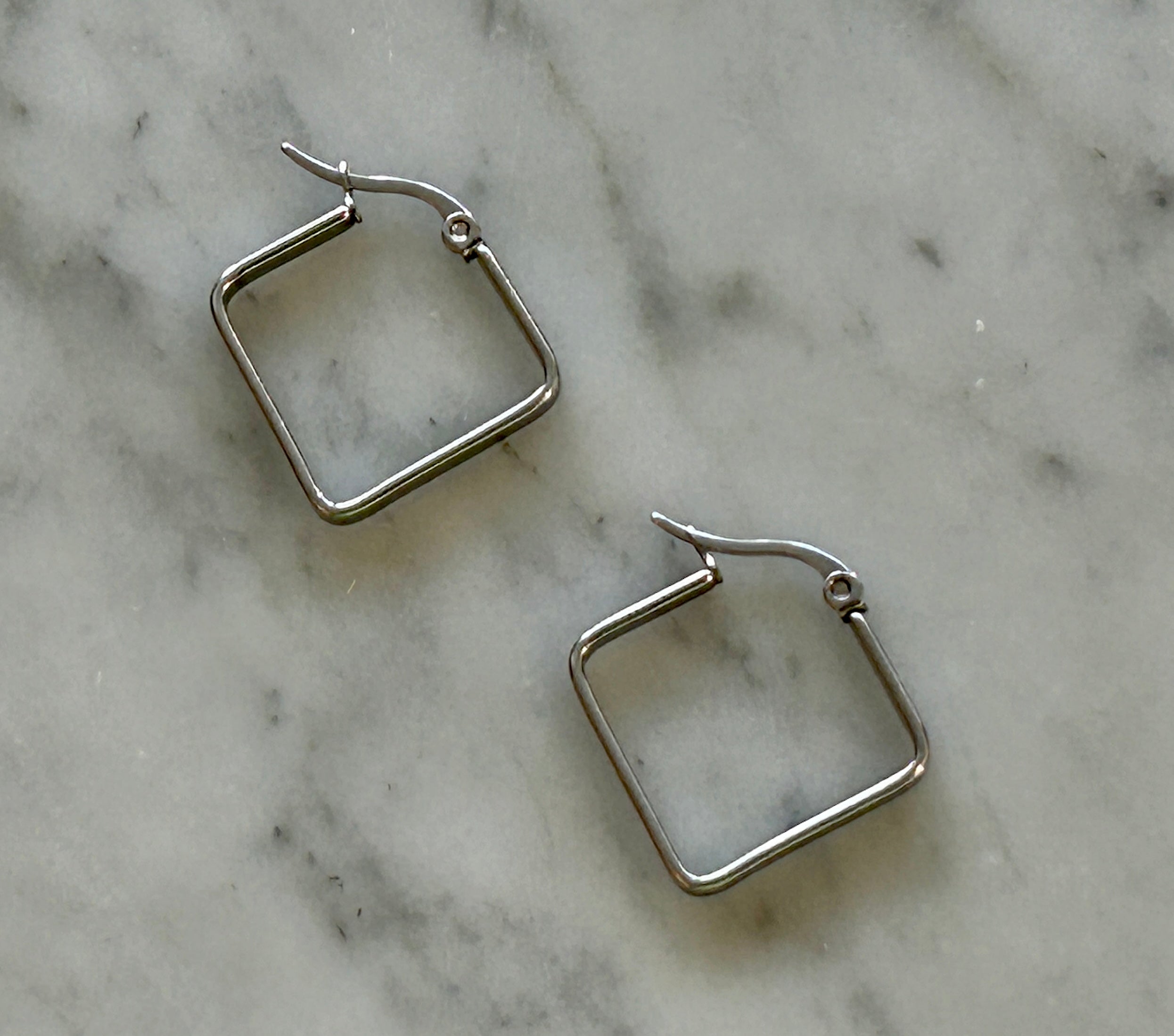 20mm Square Hoops