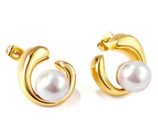 Circle Pearl Earrings